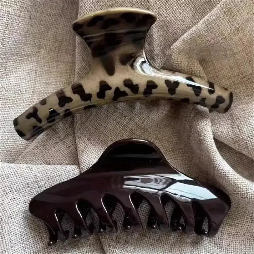 Velvetide Claw Clip Duo in tortoiseshell and brown