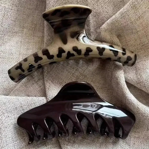 Velvetide Claw Clip Duo in tortoiseshell and brown